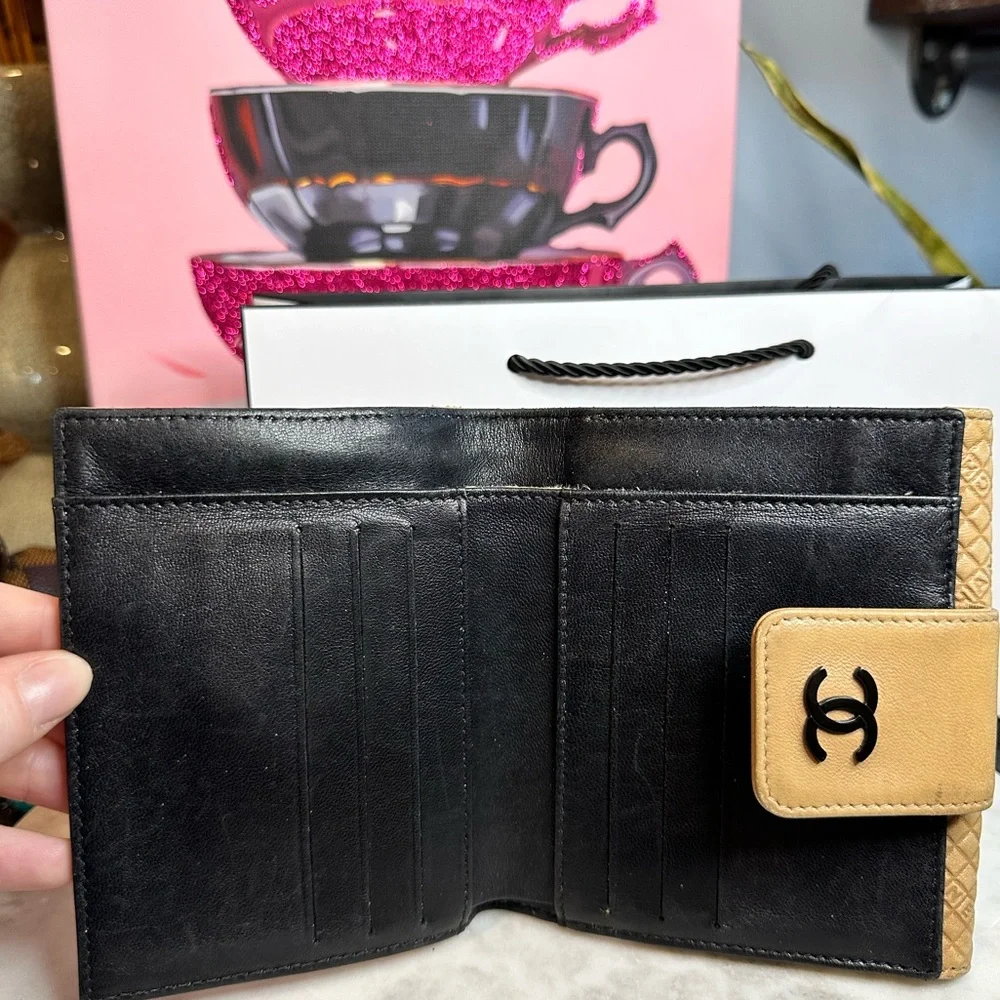 Chanel Beige Compact Wallet - Picture 4 of 16